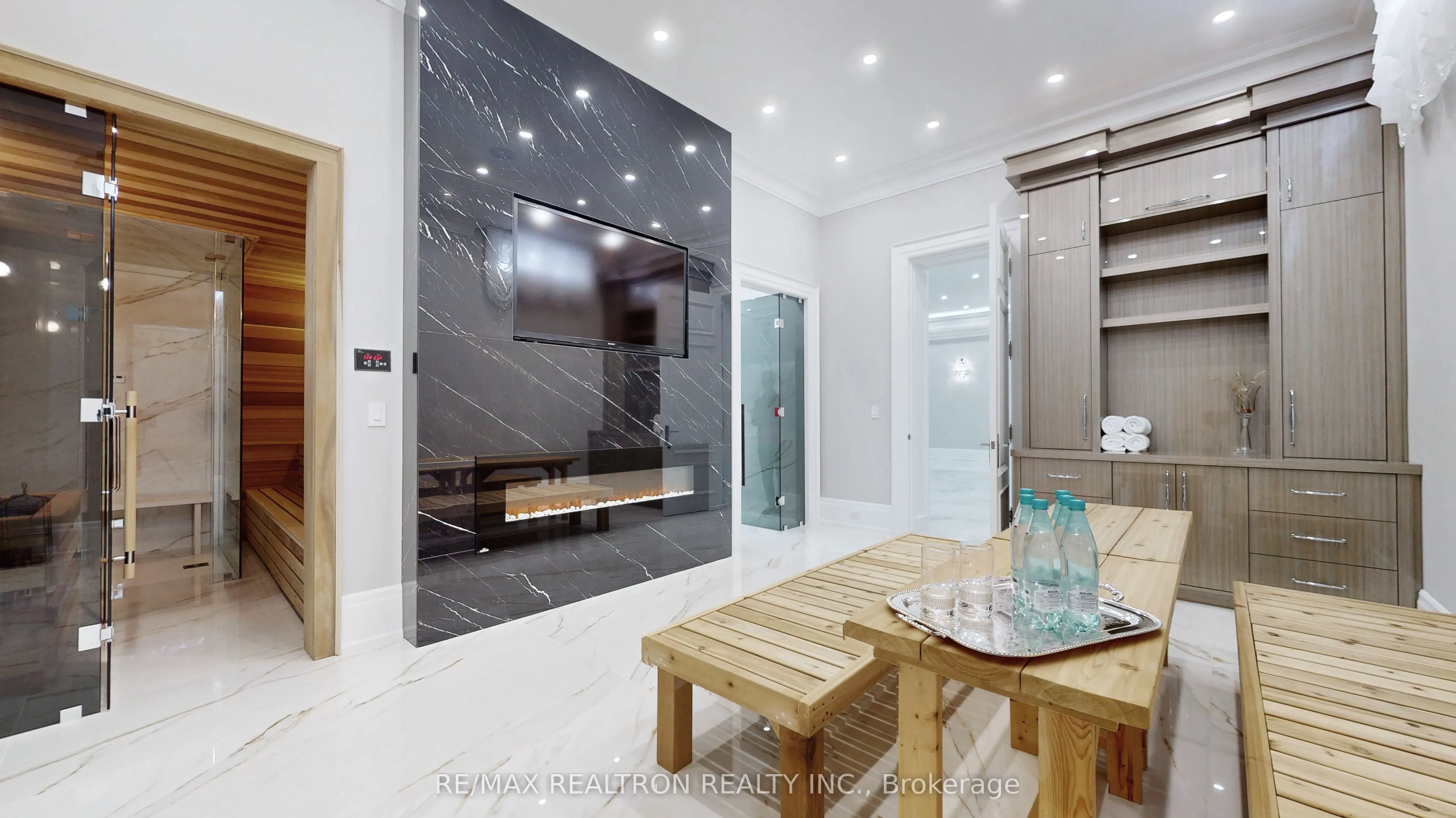 14358 Bathurst Street