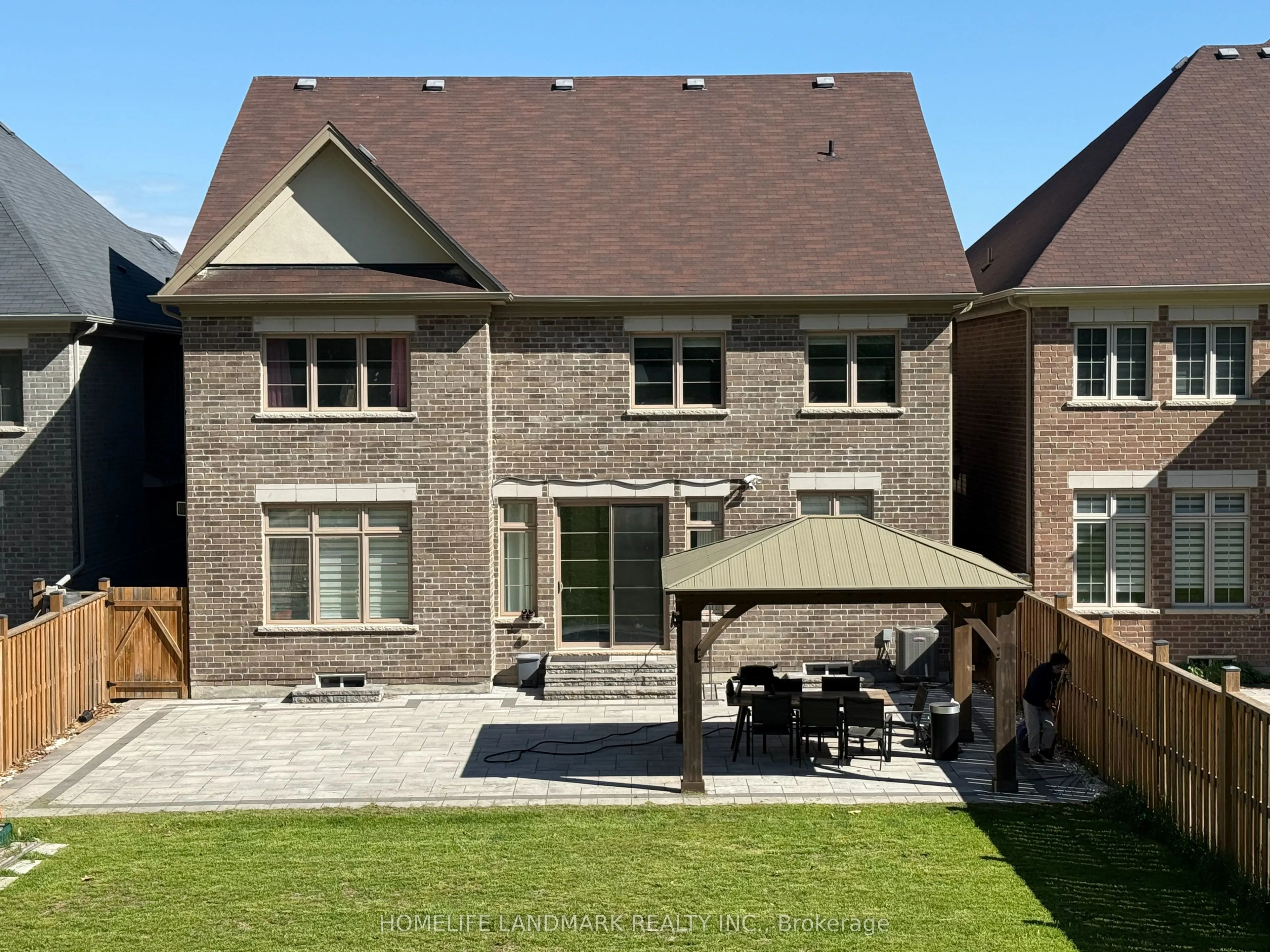 46 Forest Edge Crescent