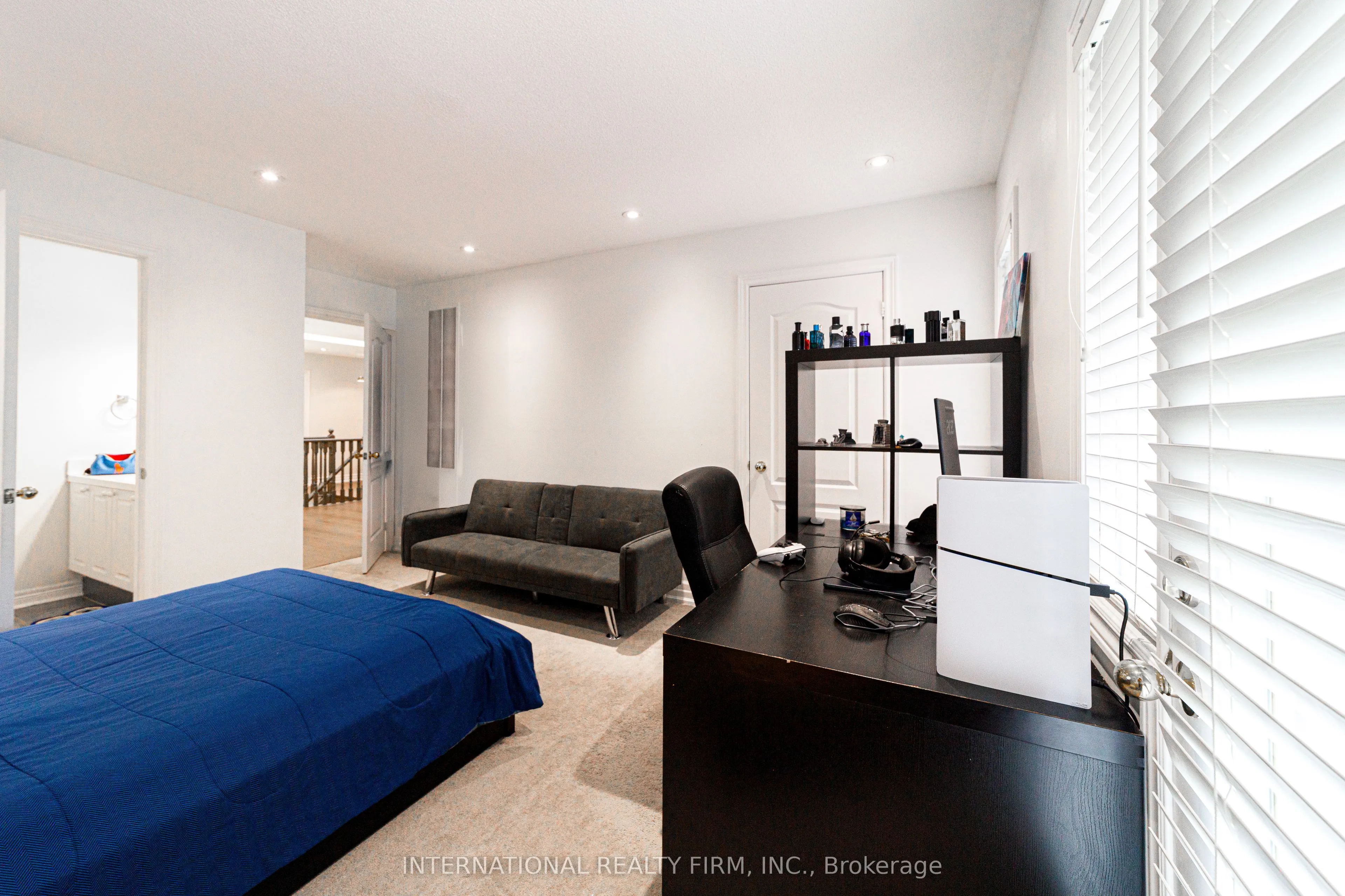 74 Regatta Avenue