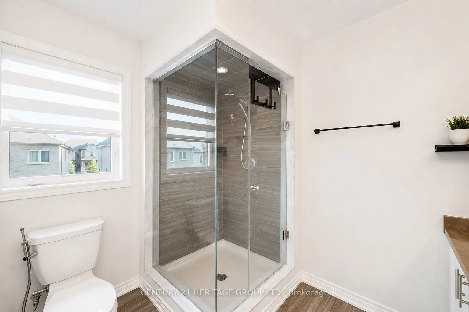 100 Mondial Crescent E