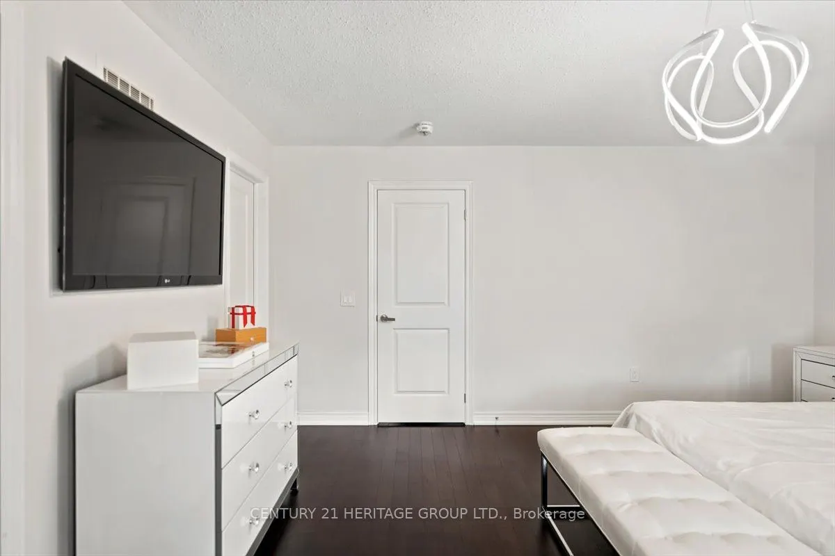 100 Mondial Crescent E