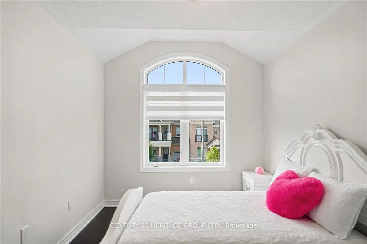 100 Mondial Crescent E