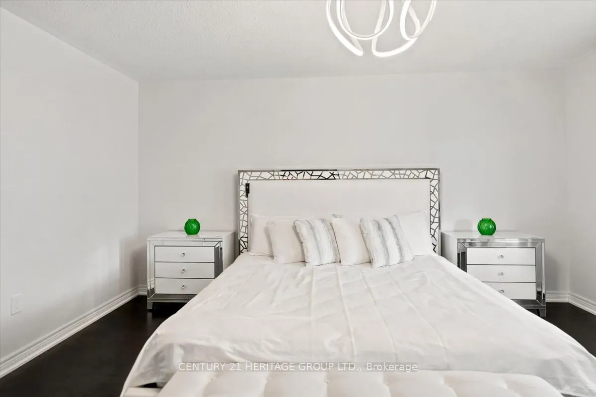 100 Mondial Crescent E