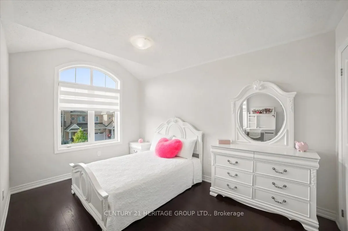 100 Mondial Crescent E