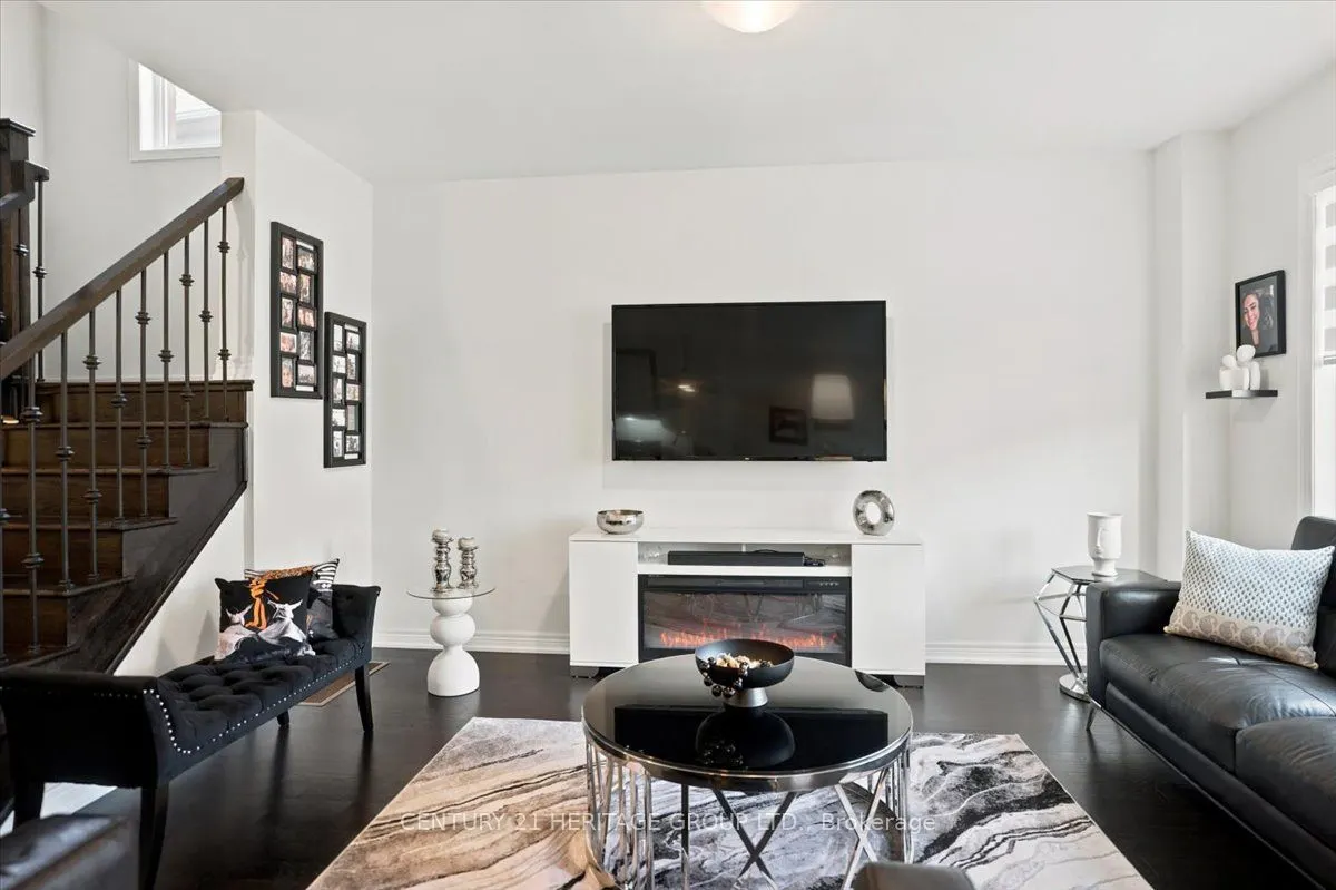 100 Mondial Crescent E