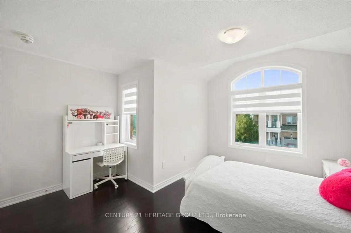 100 Mondial Crescent E