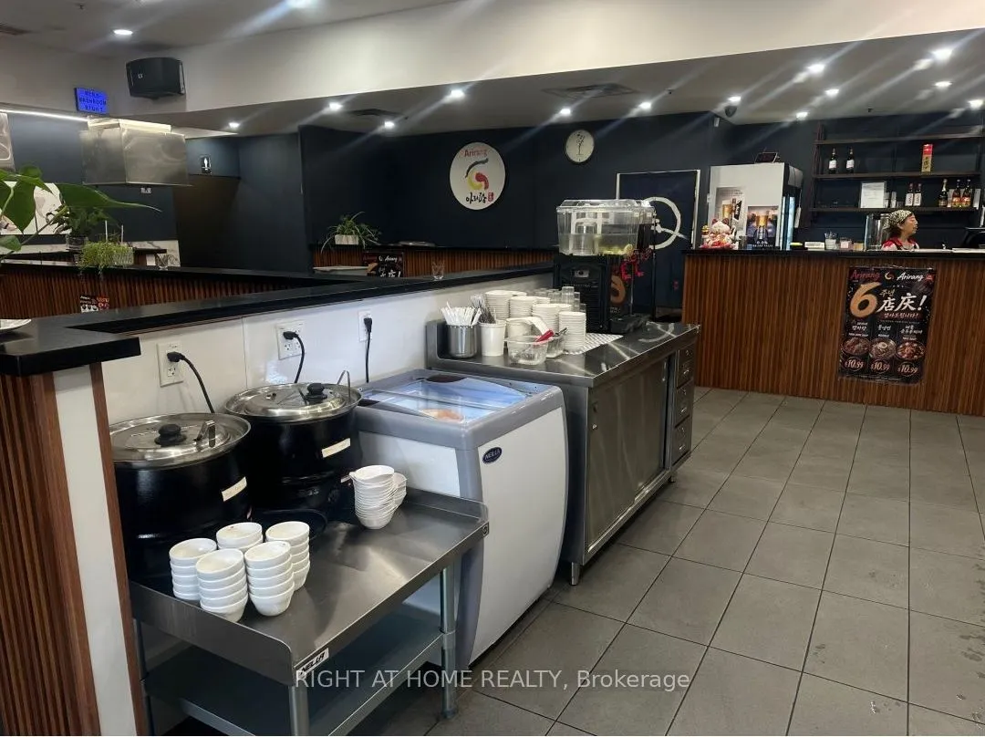 180 Steeles Avenue W #24