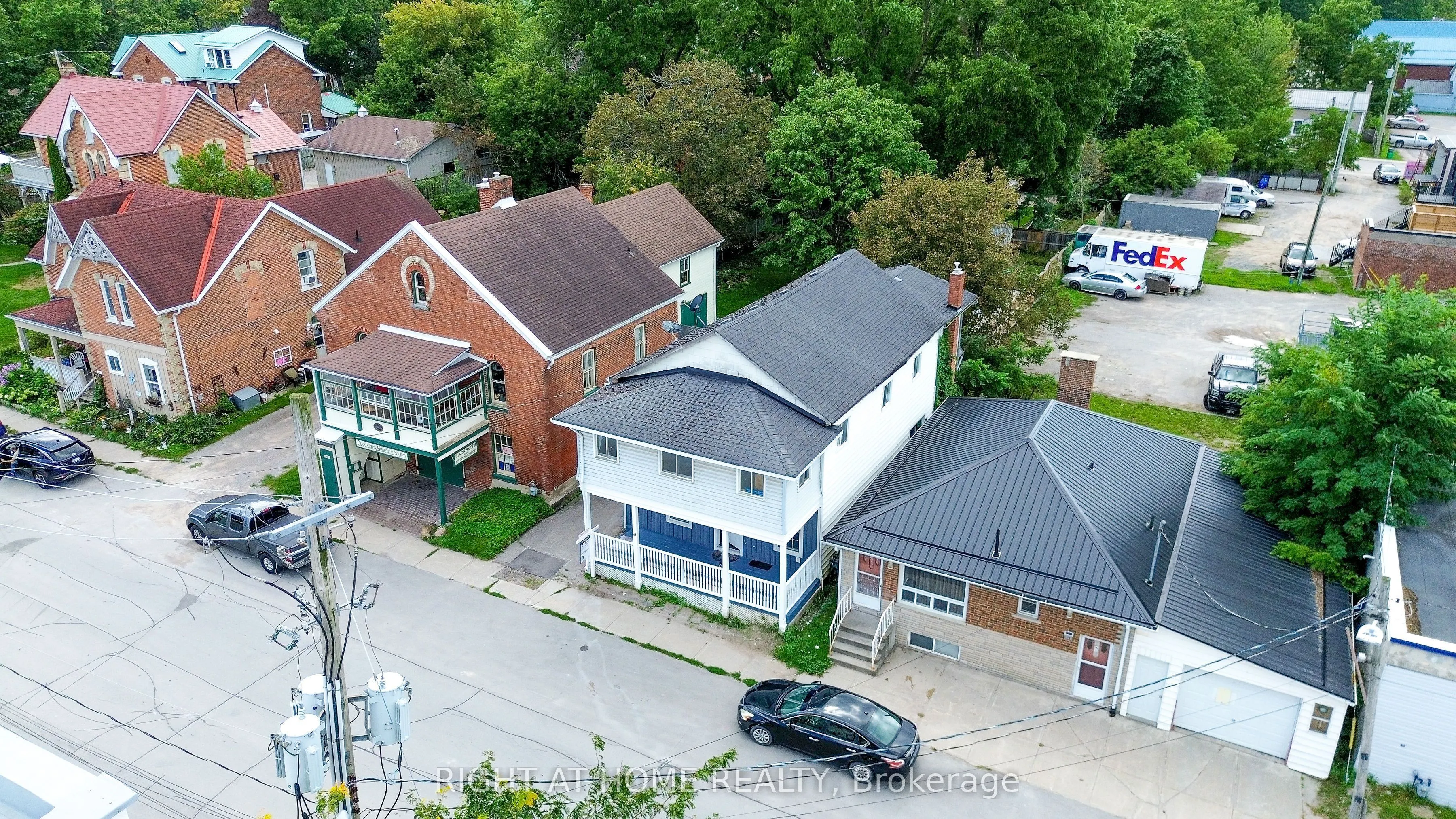 17 Laidlaw St Street S