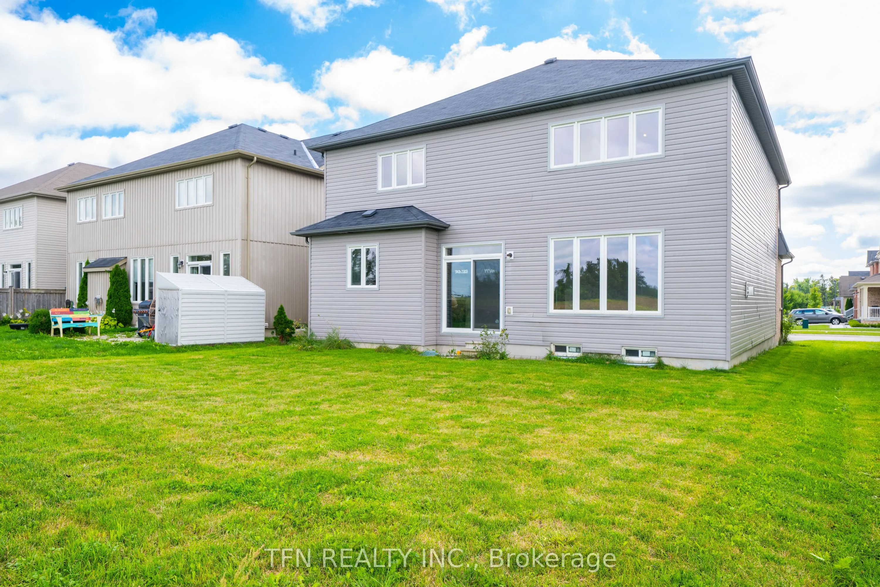 24 Don Hadden Crescent