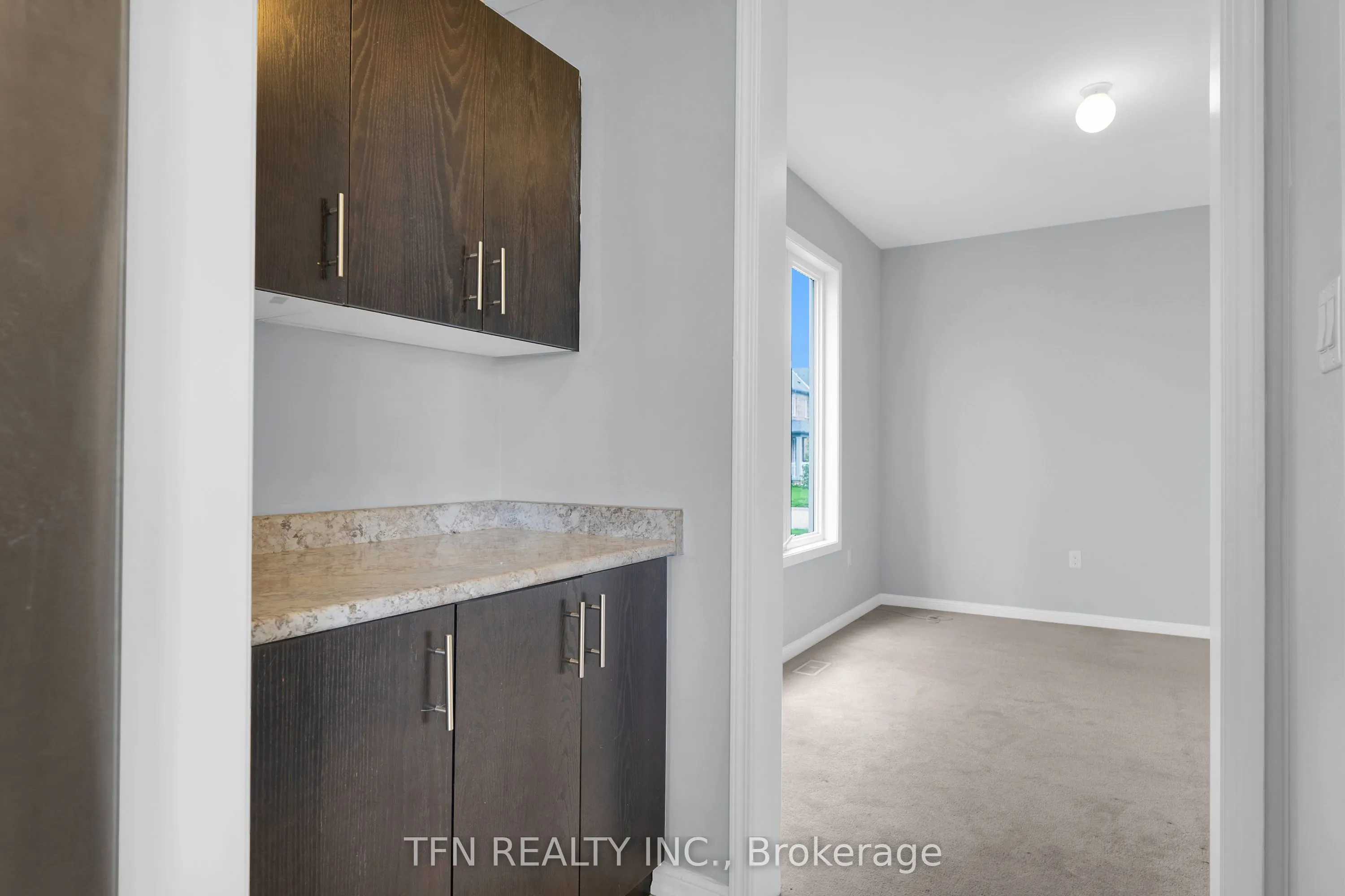 24 Don Hadden Crescent