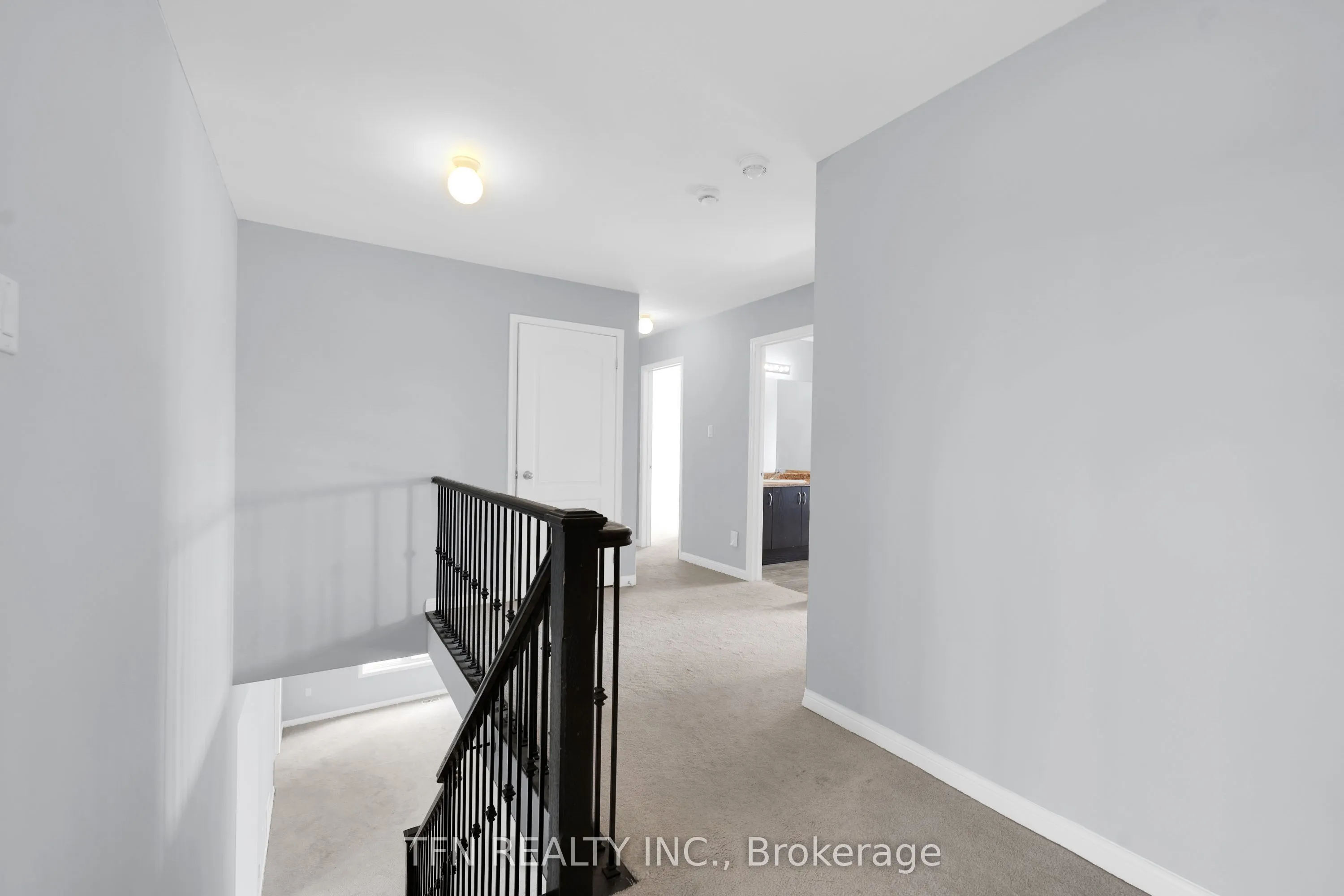 24 Don Hadden Crescent