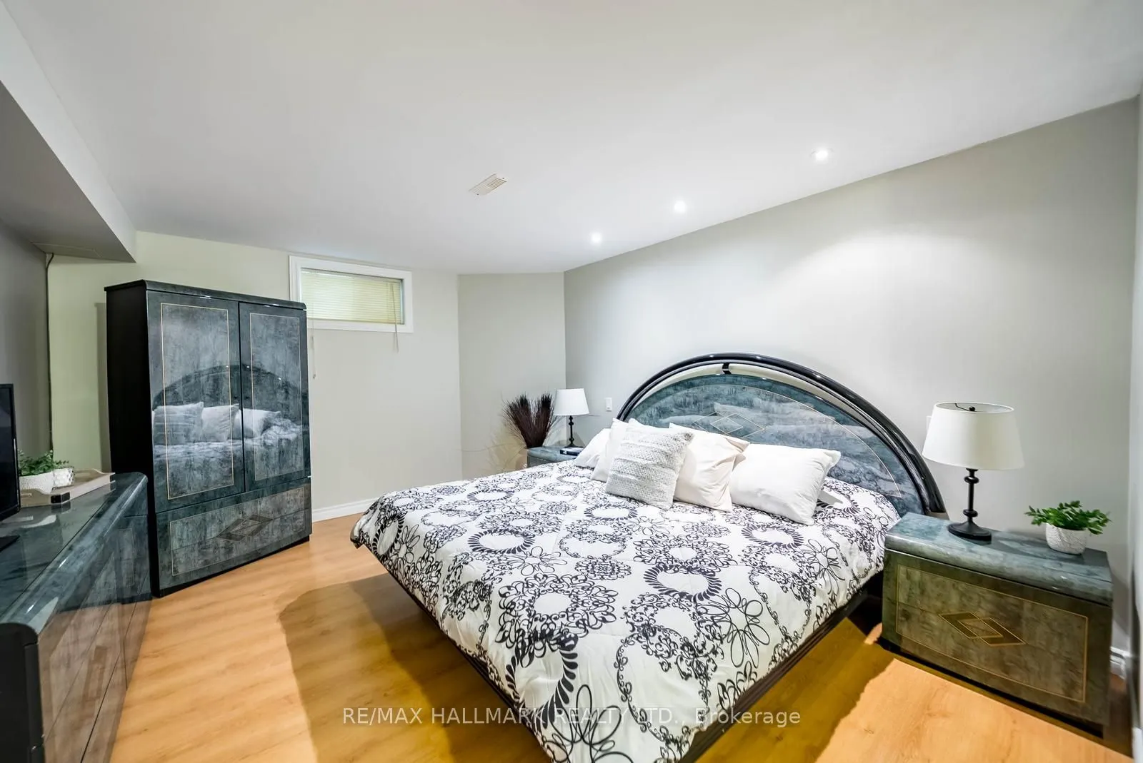 10 Vardon Gate