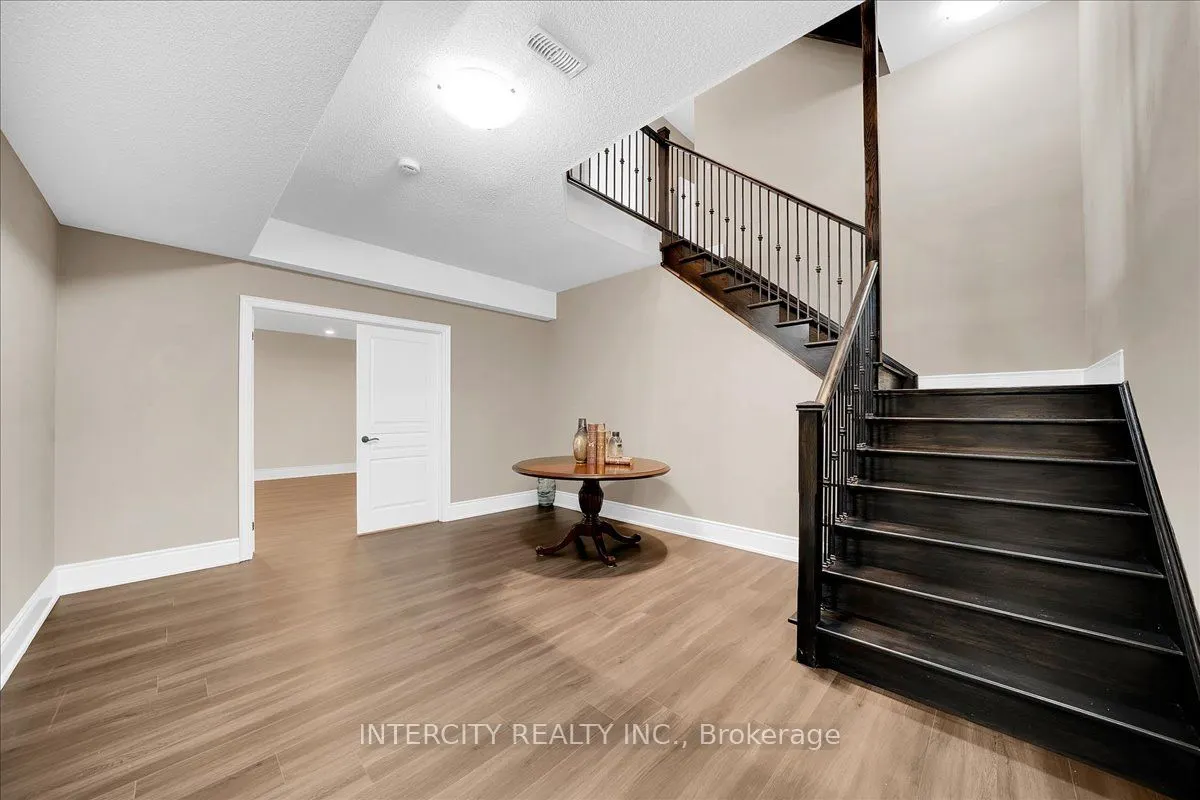 233 Carisbrooke Circle