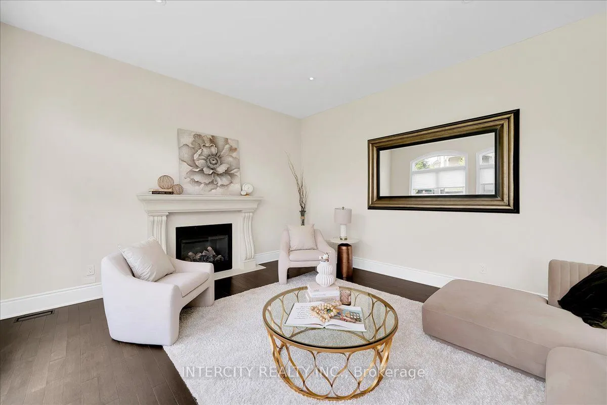 233 Carisbrooke Circle