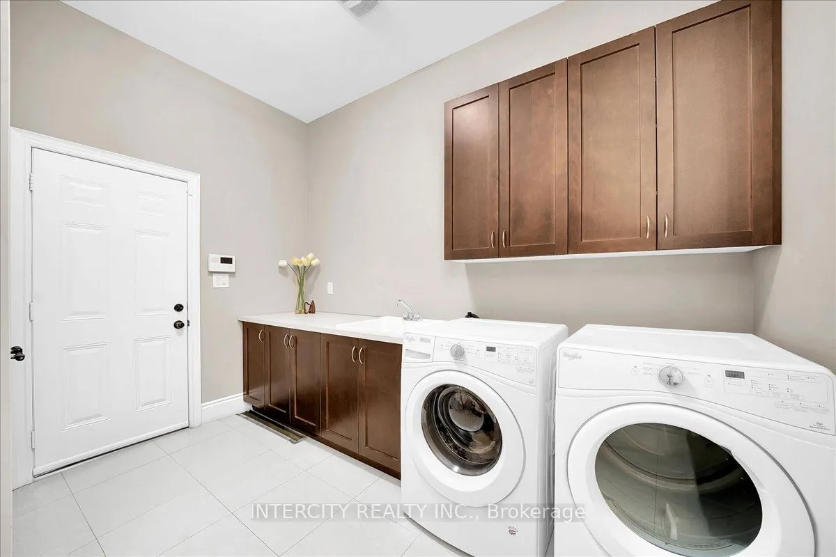 233 Carisbrooke Circle