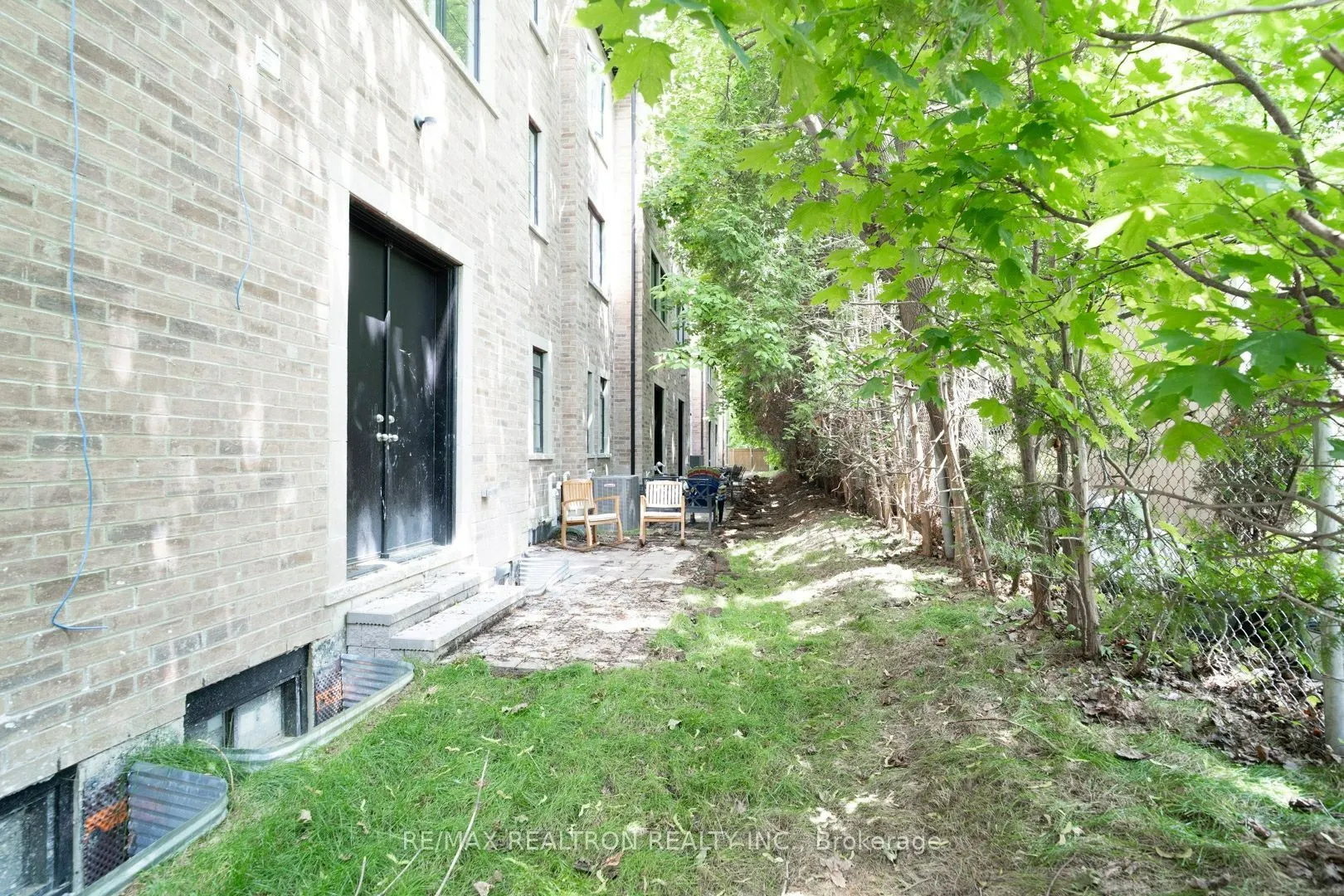 260 Eagle Street #22