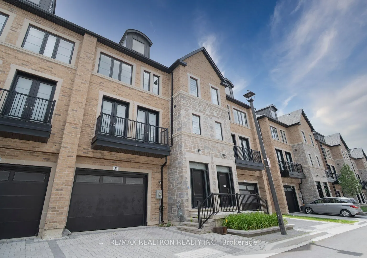 260 Eagle Street #22