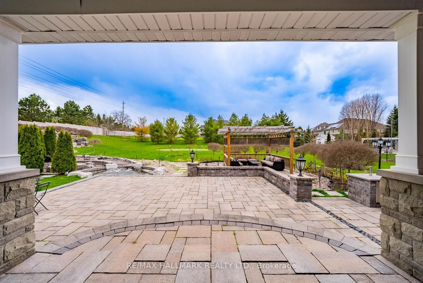 37 Country Club Crescent