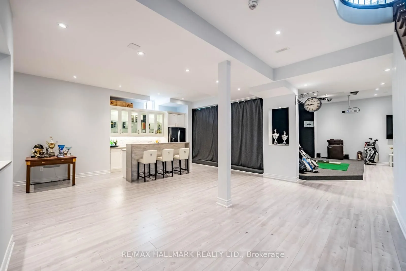 37 Country Club Crescent