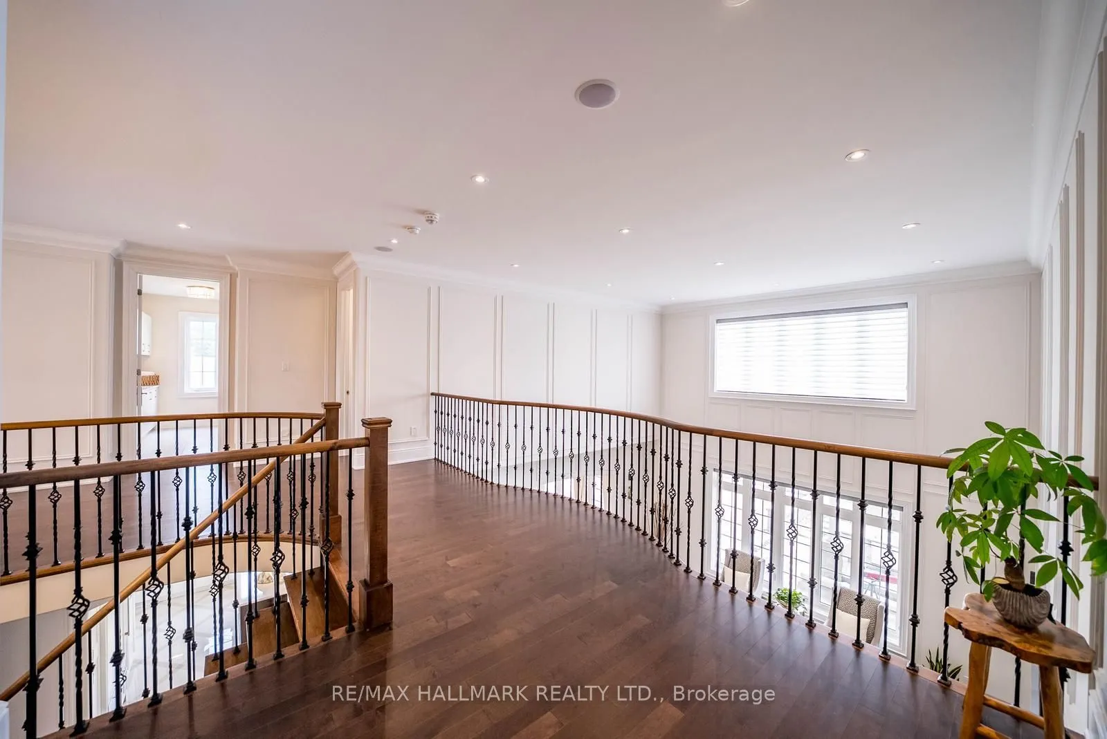 37 Country Club Crescent