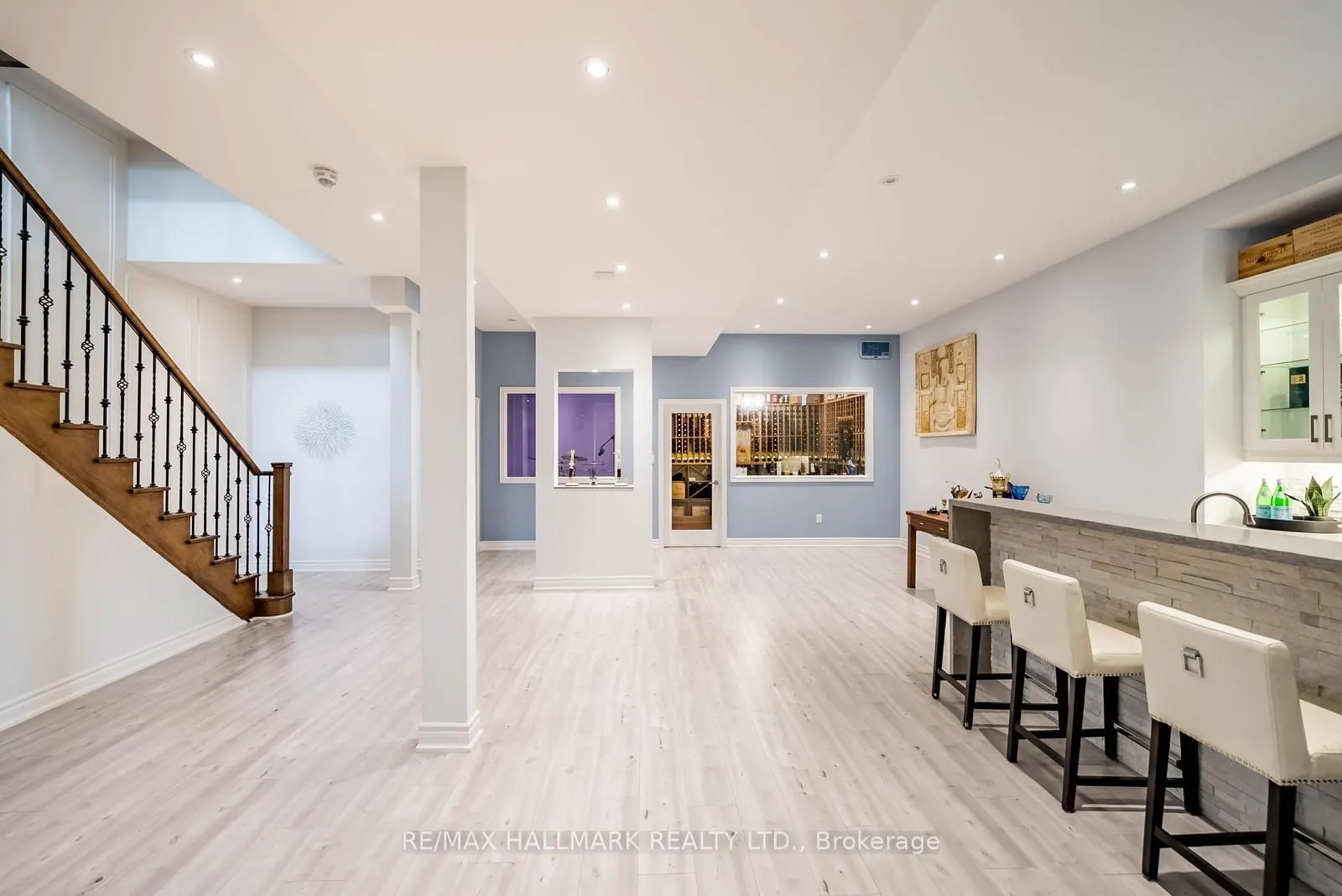 37 Country Club Crescent