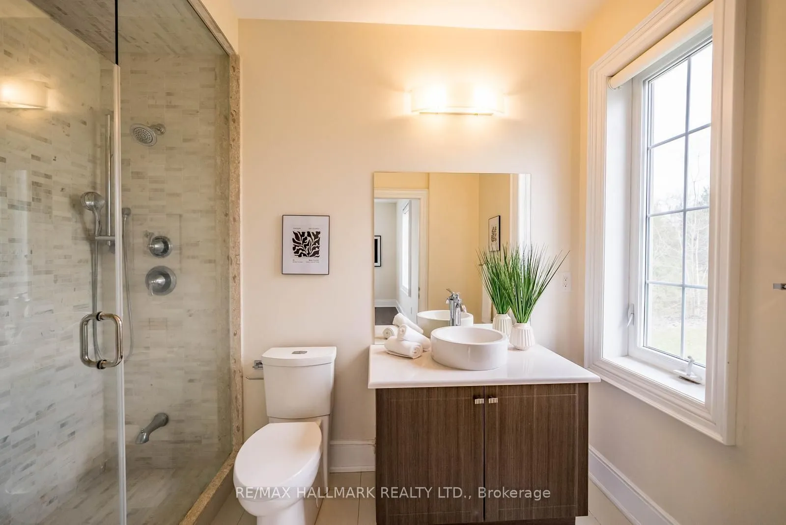 37 Country Club Crescent