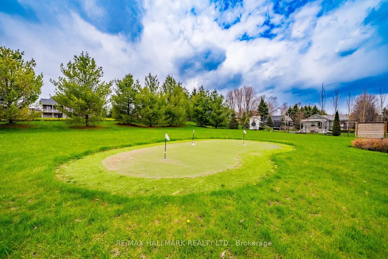 37 Country Club Crescent
