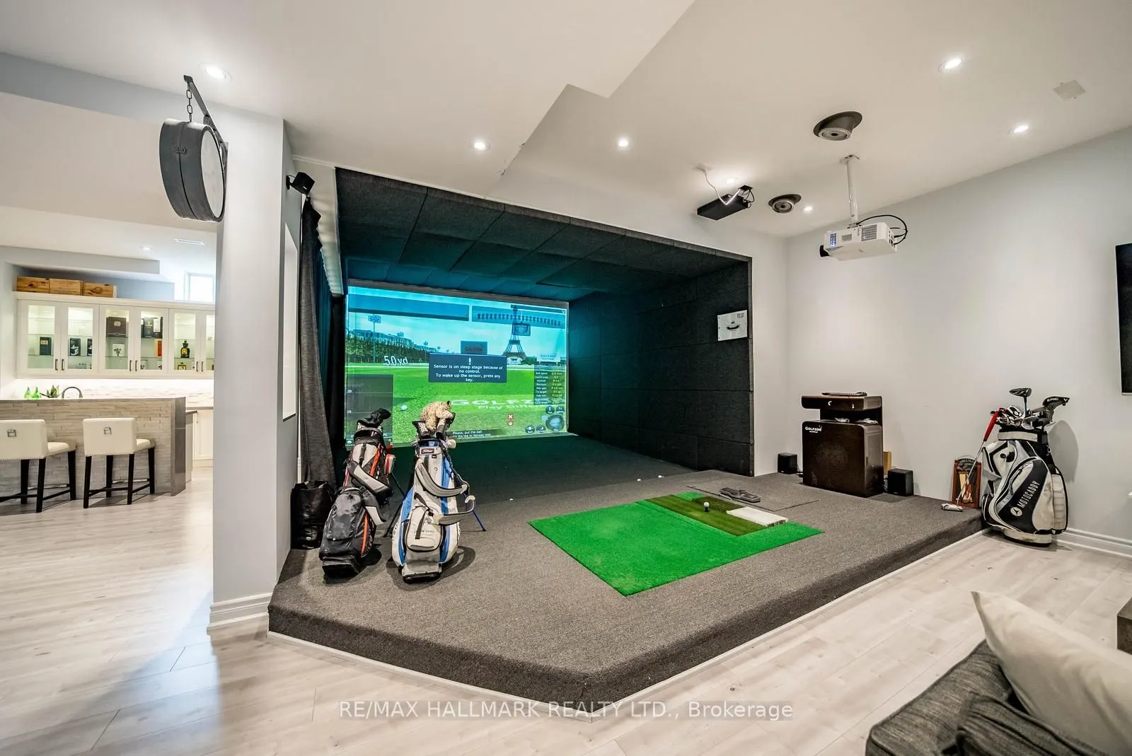 37 Country Club Crescent