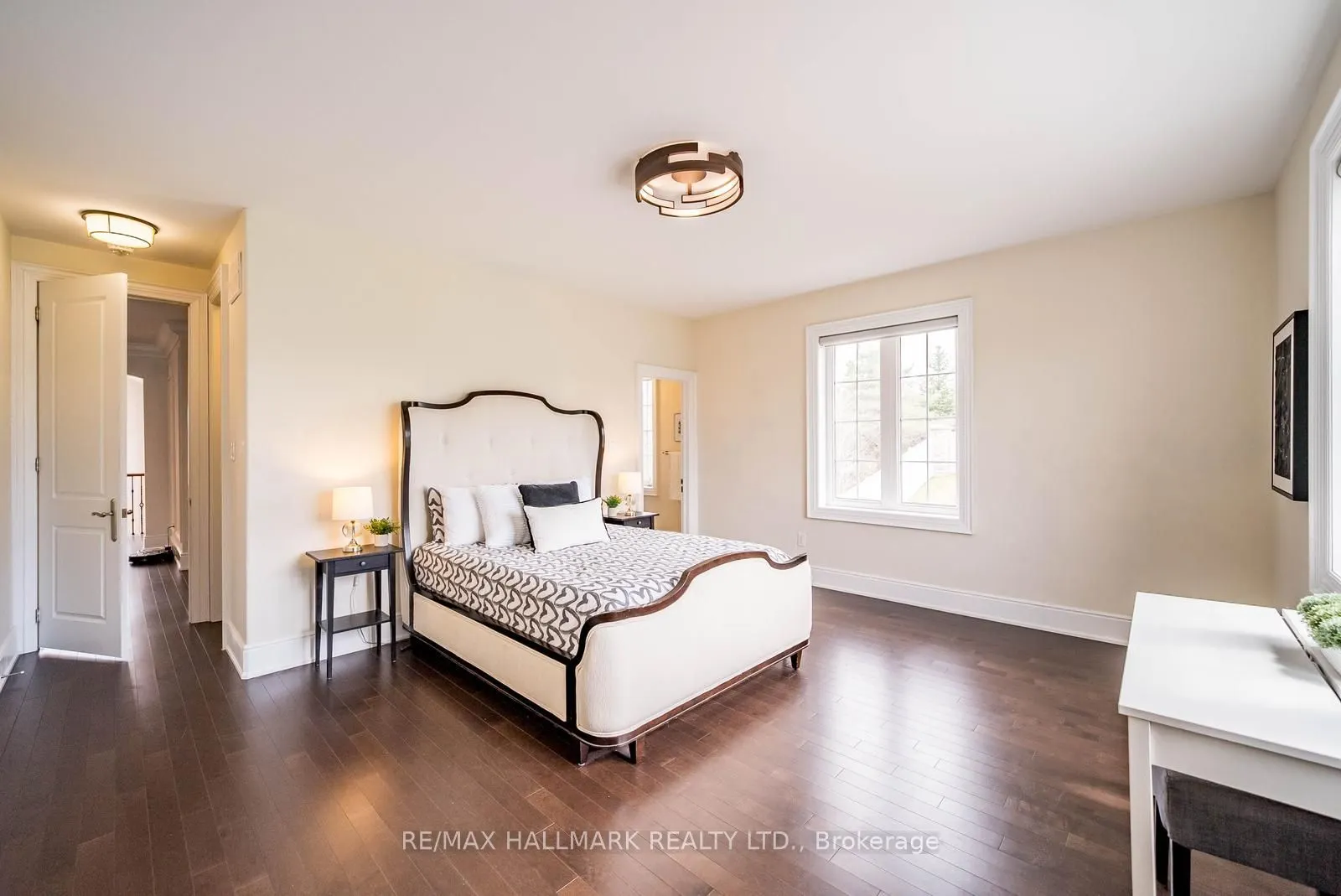 37 Country Club Crescent