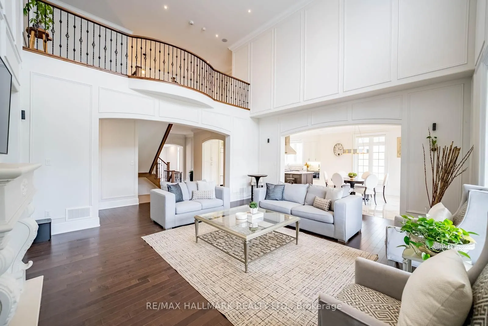 37 Country Club Crescent
