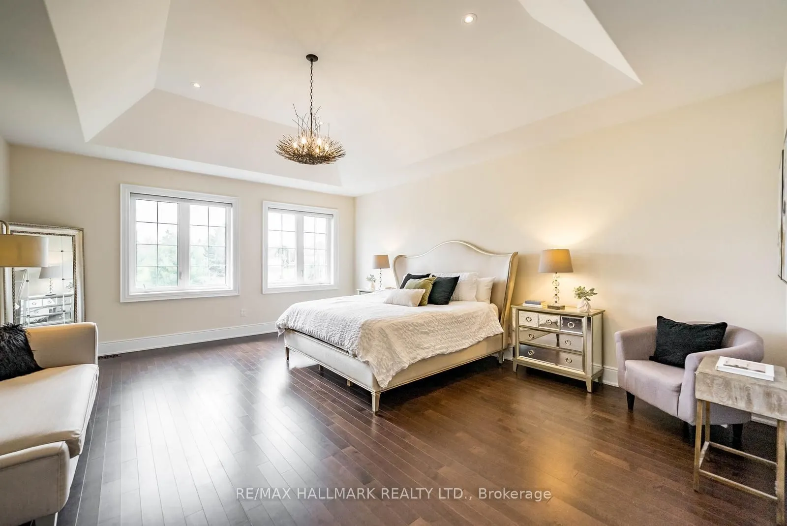 37 Country Club Crescent
