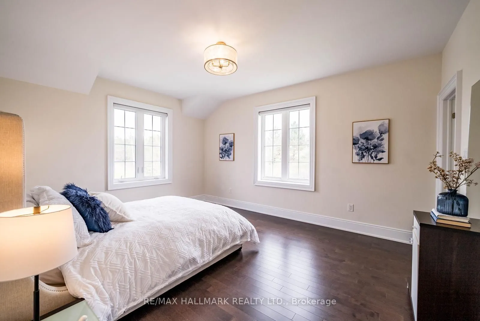 37 Country Club Crescent