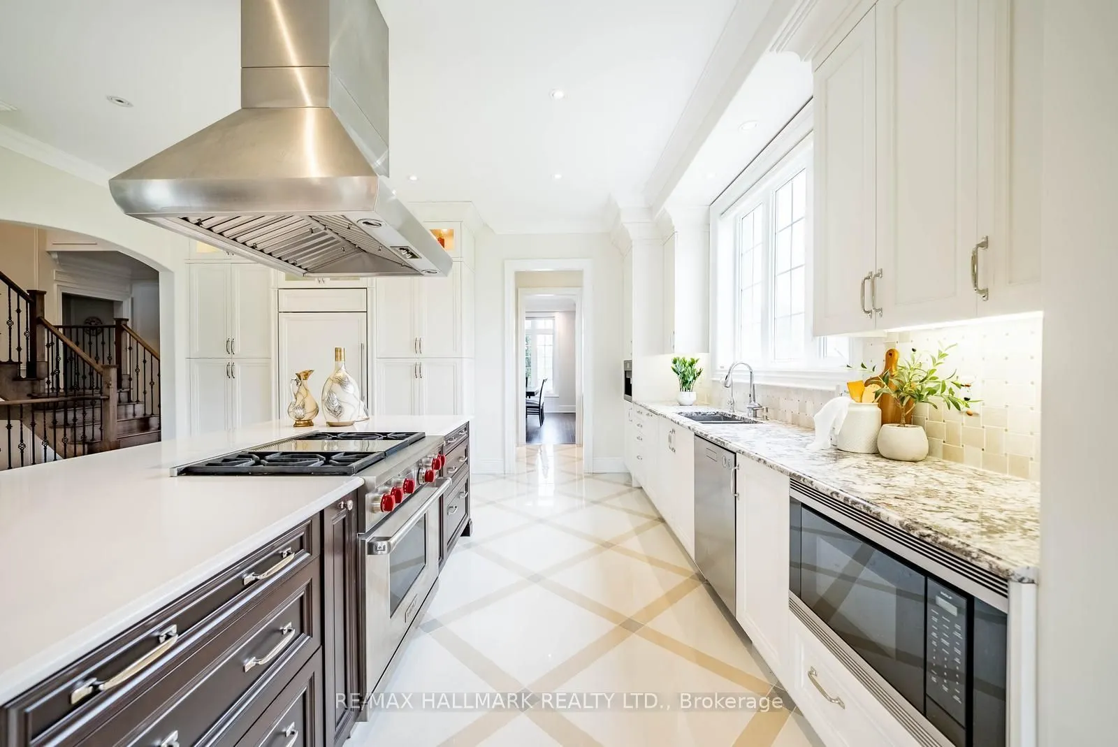 37 Country Club Crescent