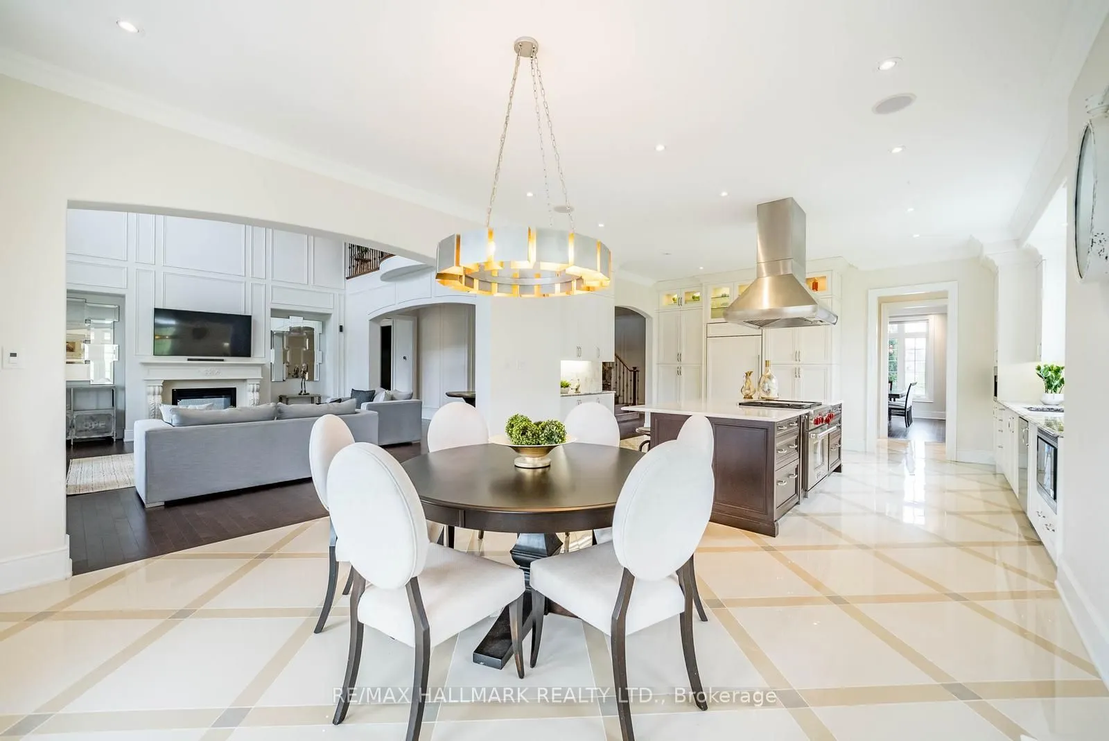 37 Country Club Crescent