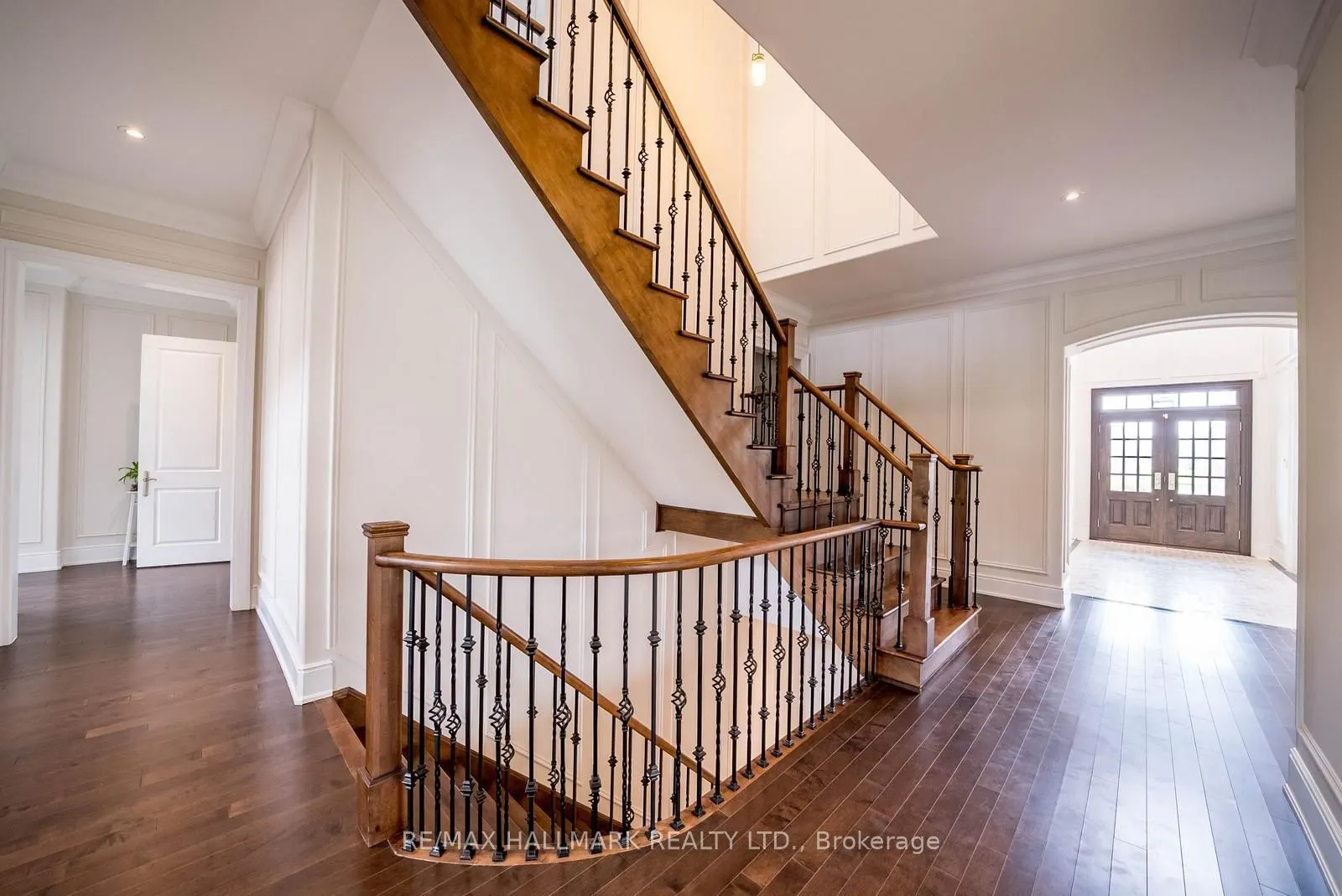 37 Country Club Crescent