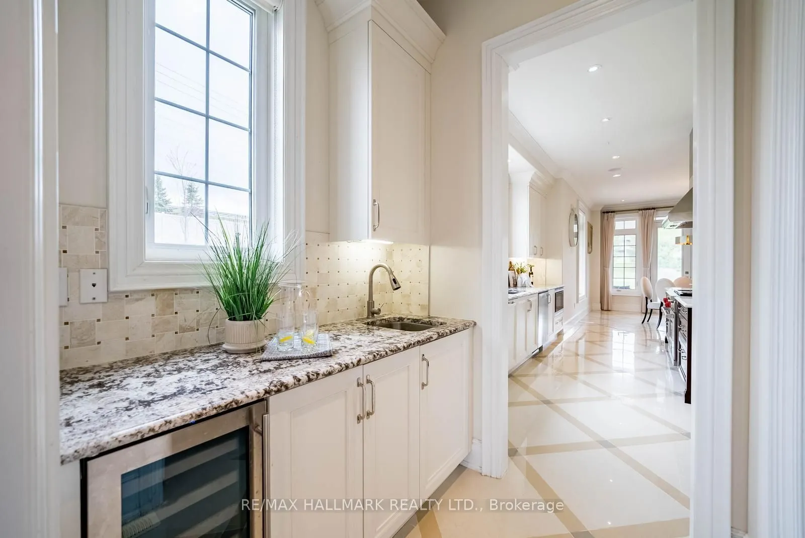 37 Country Club Crescent
