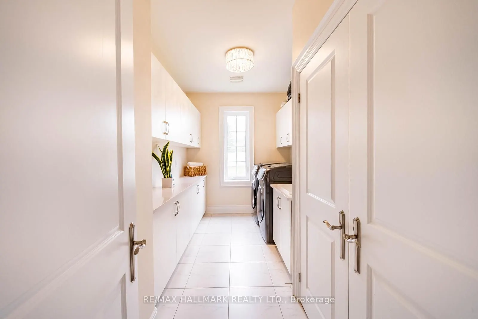37 Country Club Crescent