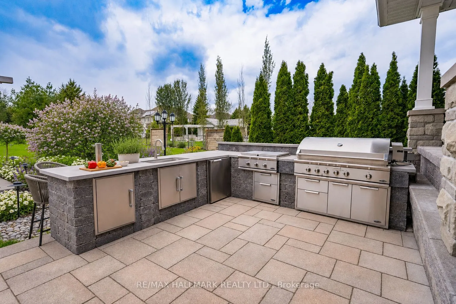 37 Country Club Crescent