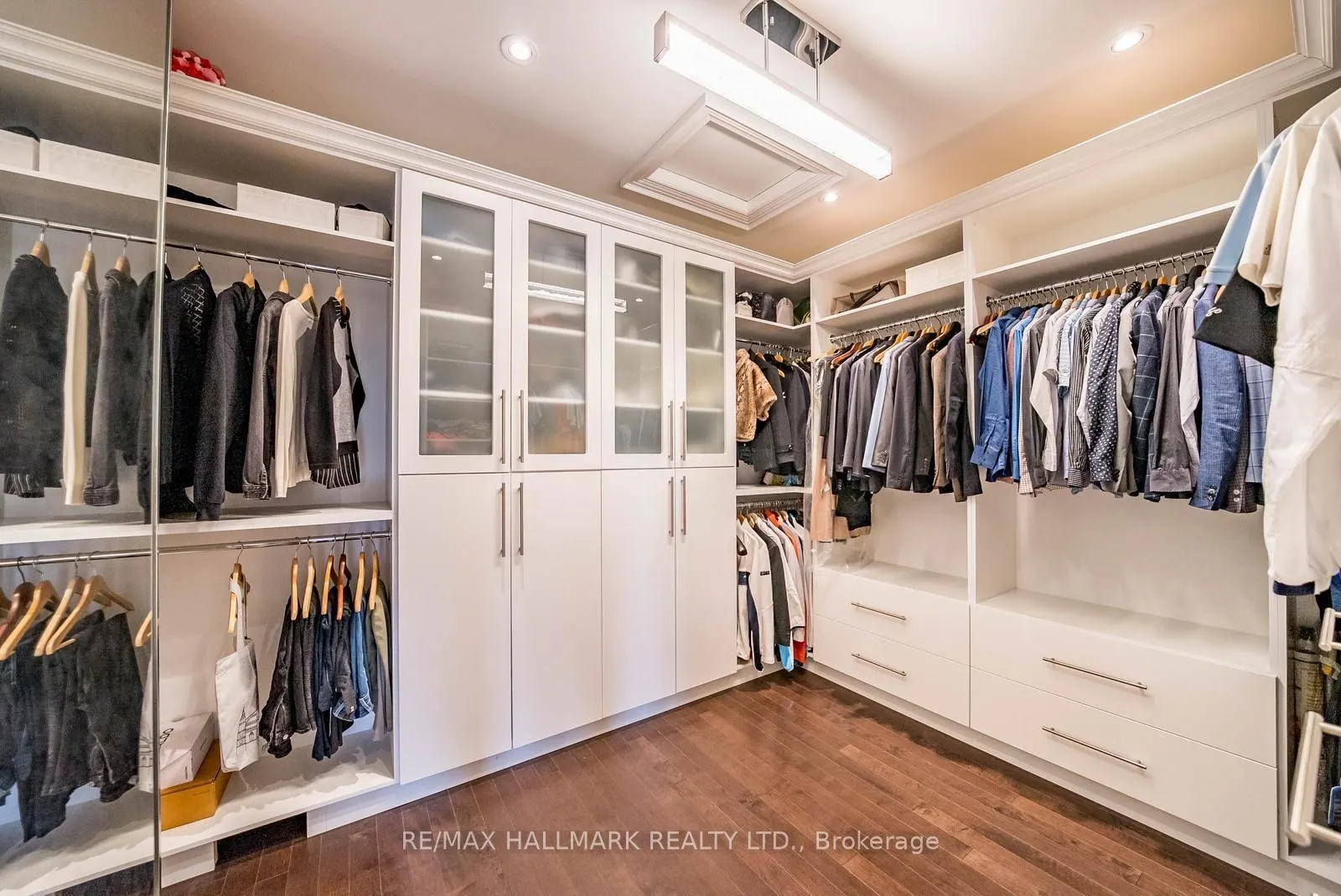 37 Country Club Crescent