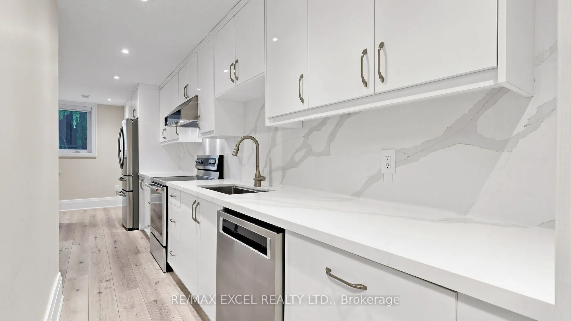 2B Trinity Crescent