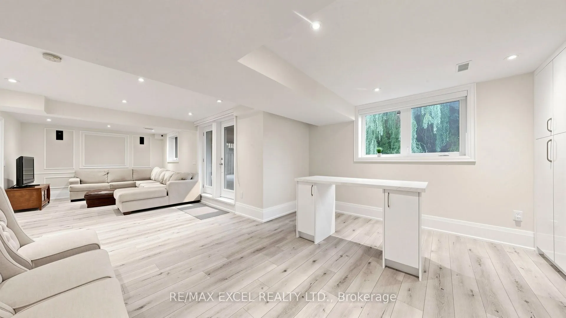 2B Trinity Crescent