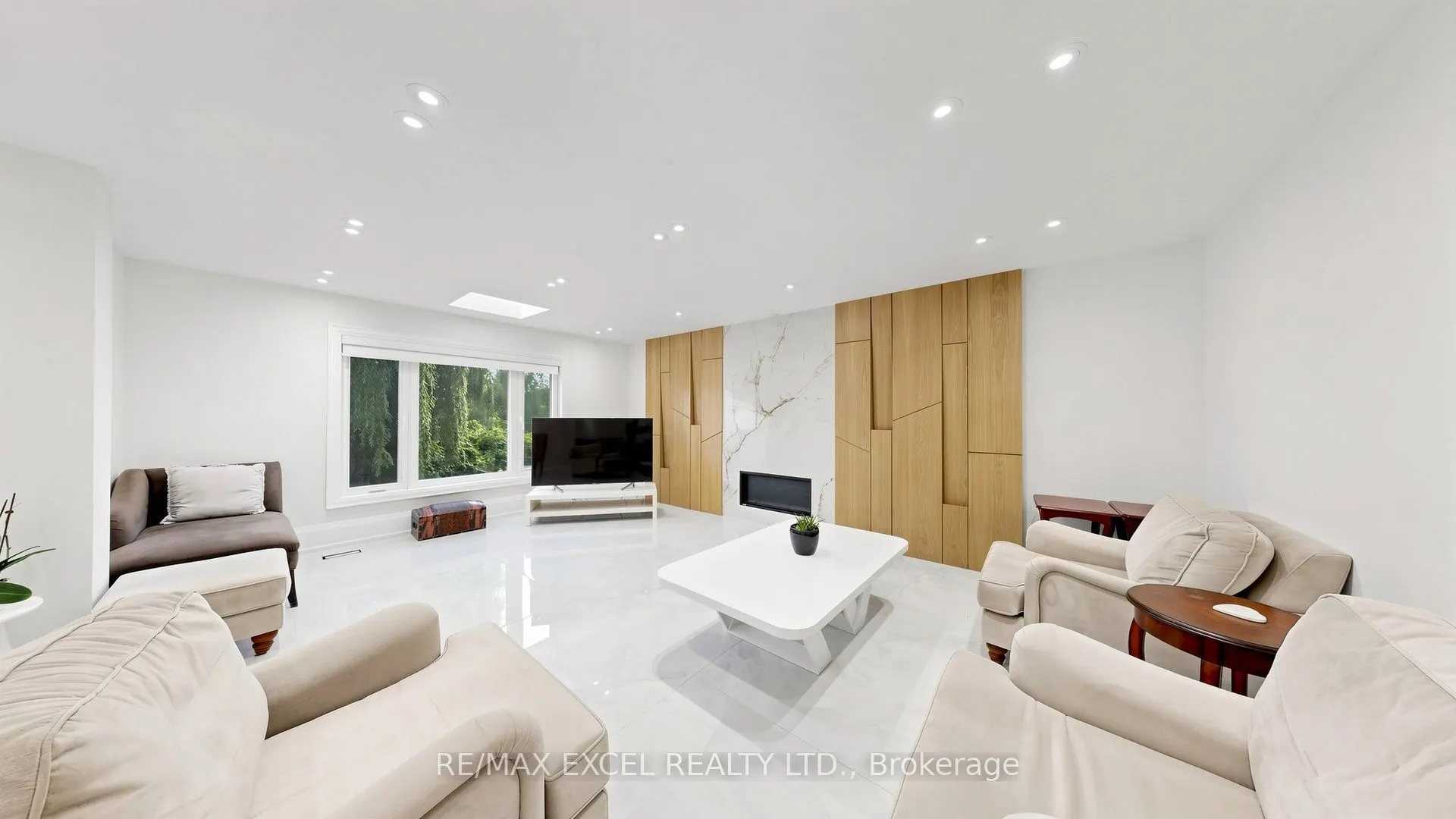 2B Trinity Crescent