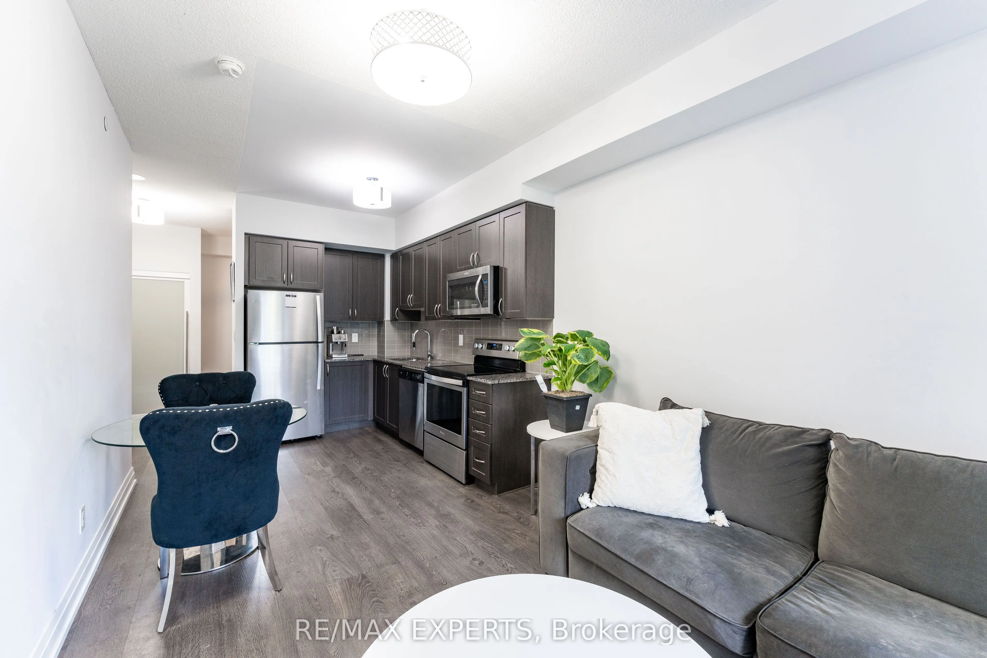 3700 HIGHWAY 7 #401