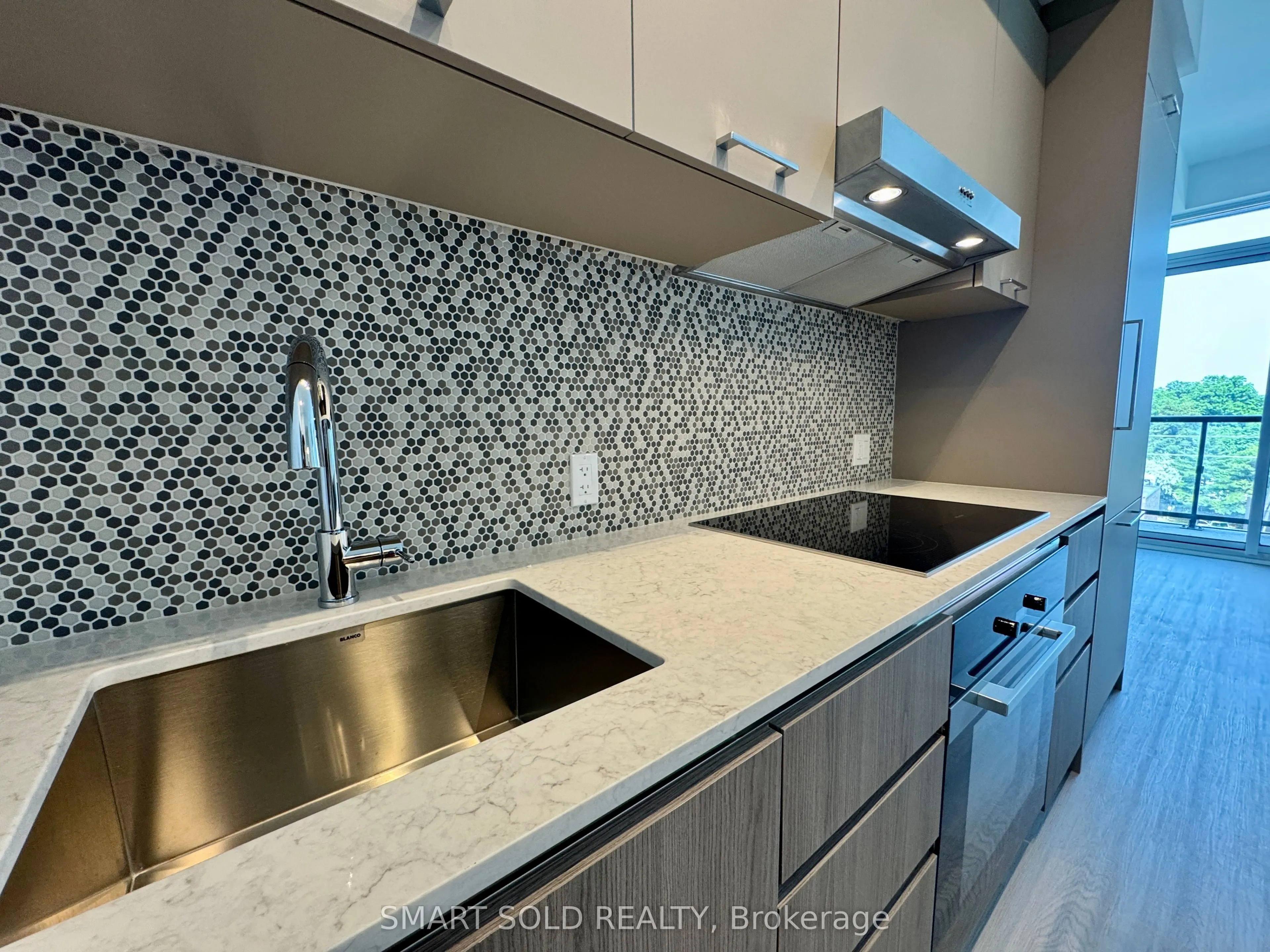 8188 Yonge Street #520