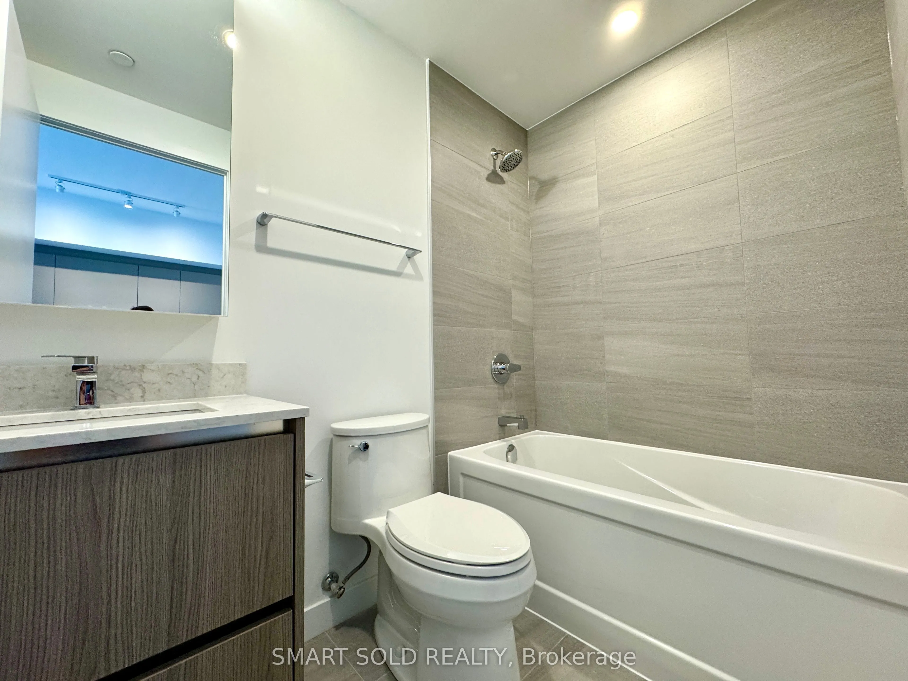 8188 Yonge Street #520