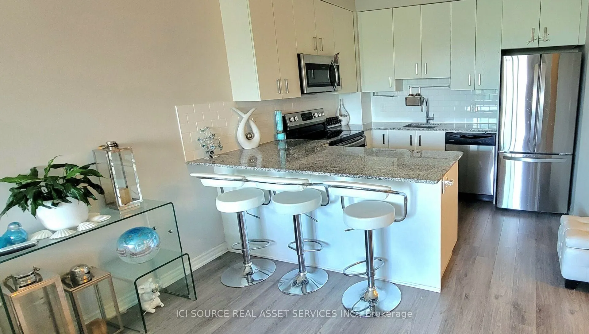 11611 Yonge Street #301