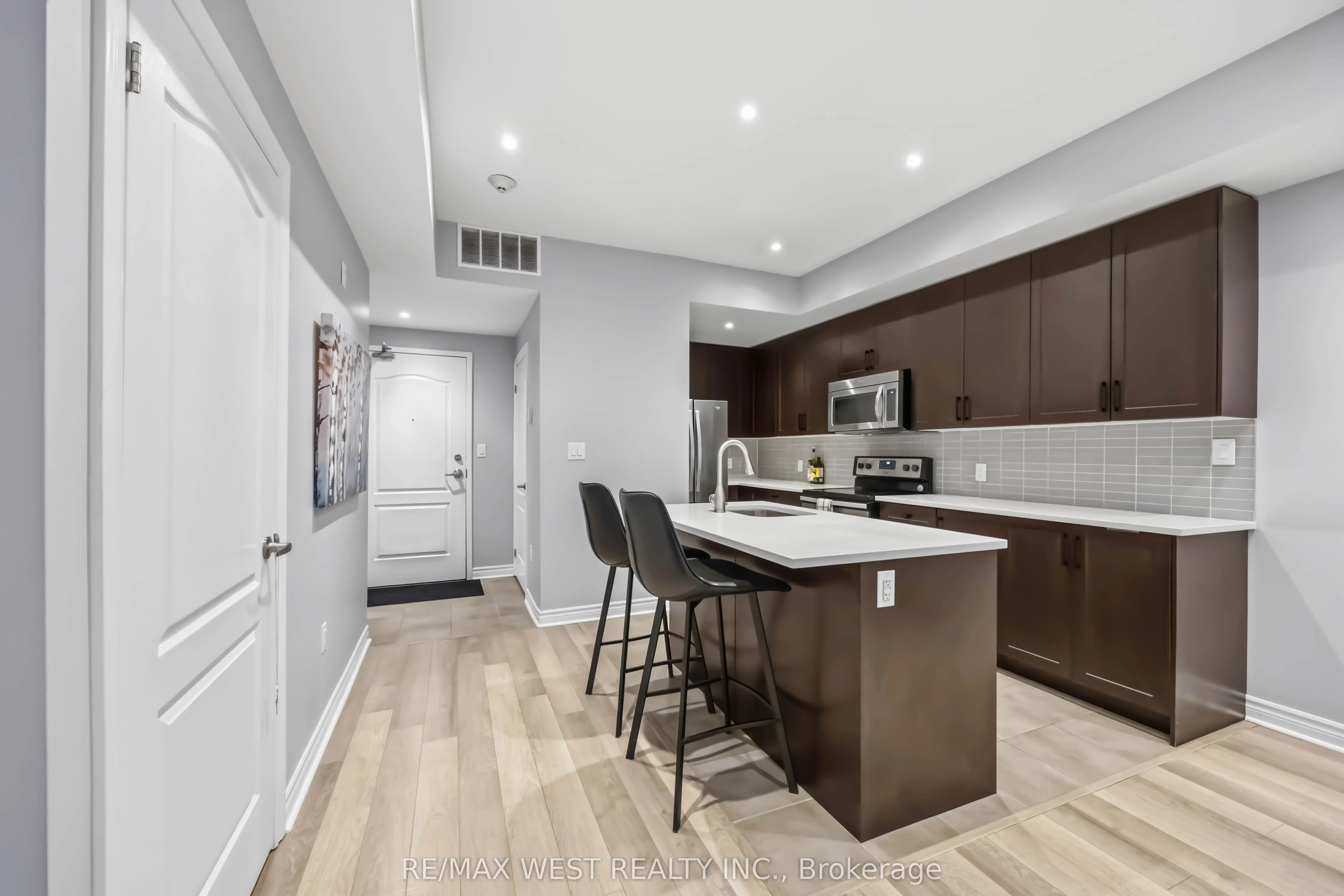 3905 Major MacKenzie Drive #32