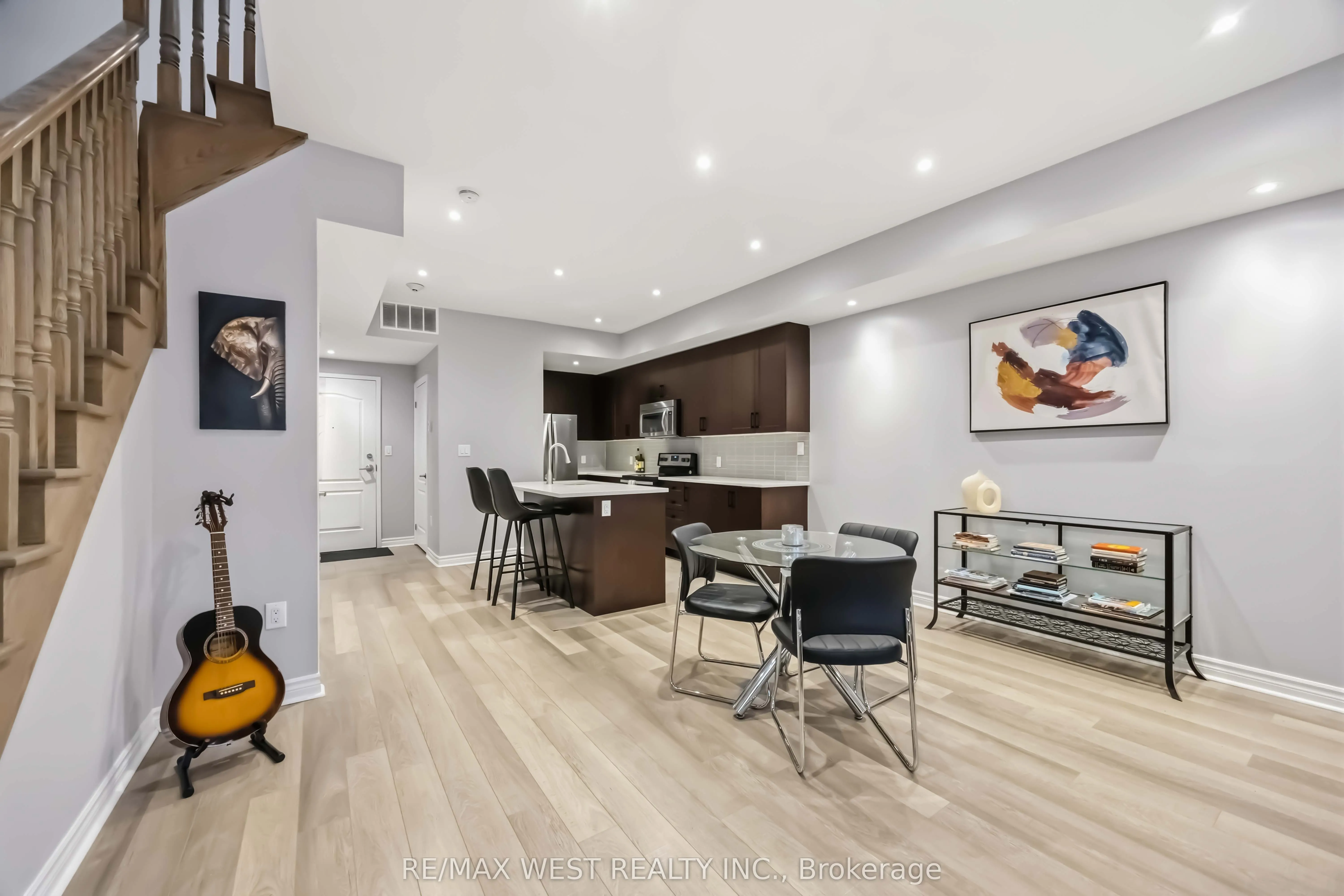 3905 Major MacKenzie Drive #32