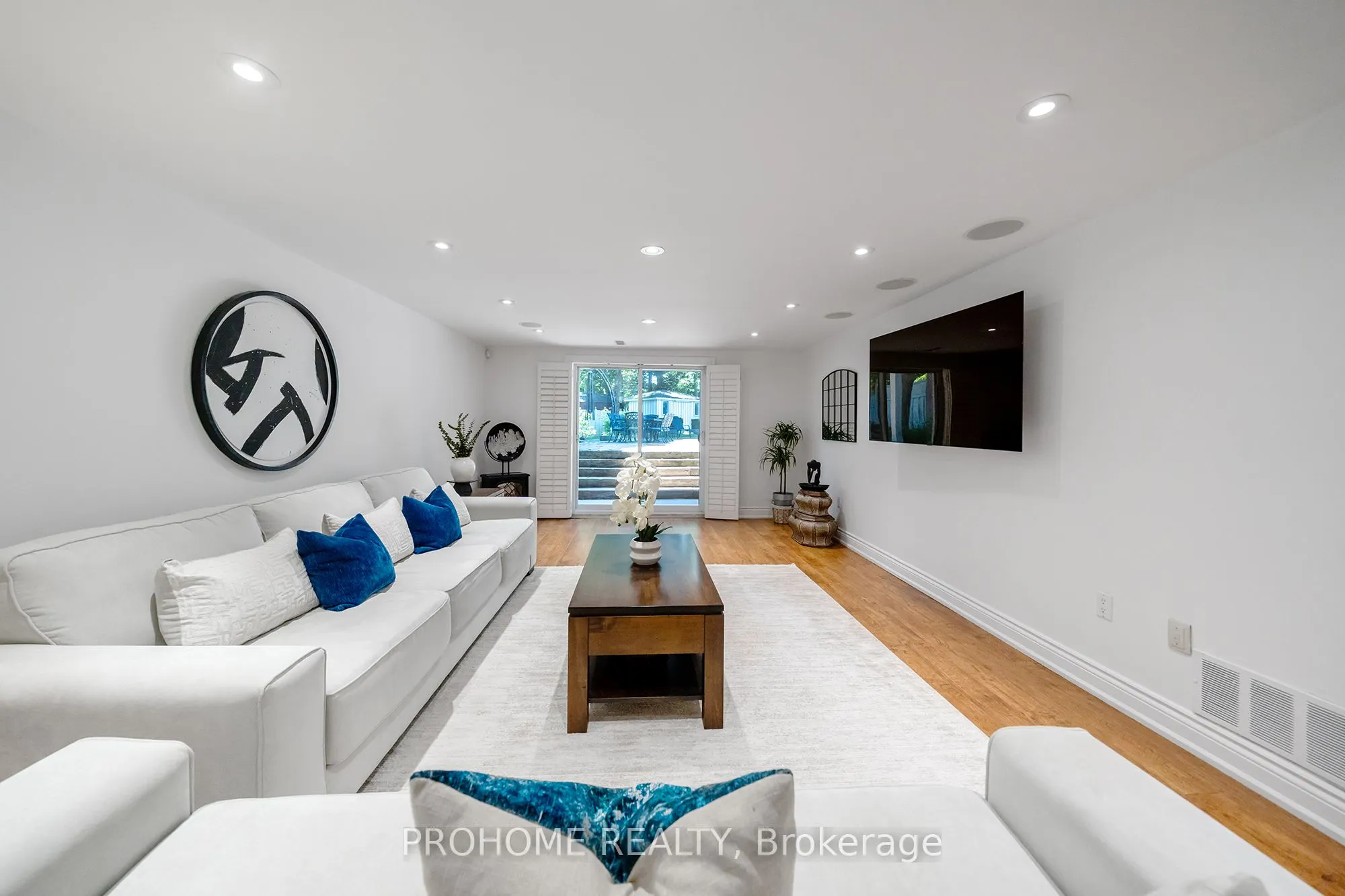 16 Tuscay Court