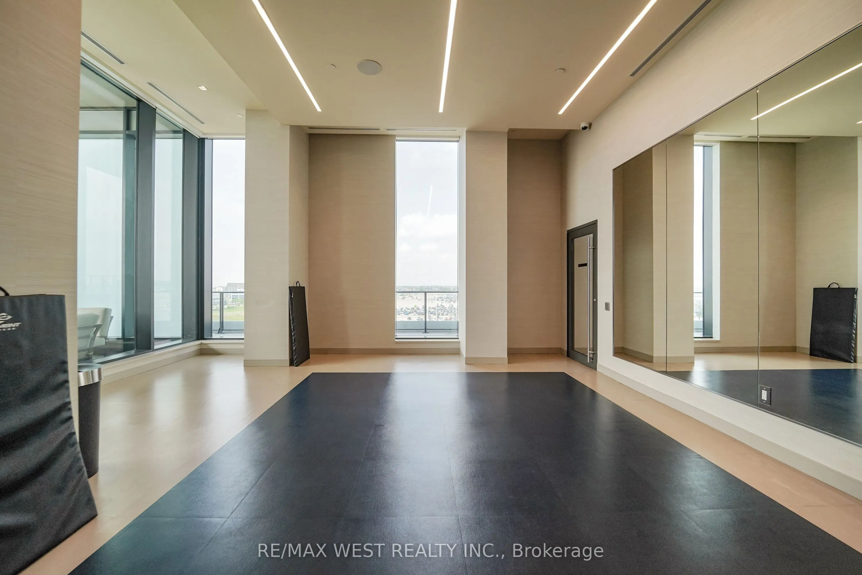 8960 Jane Street #1502